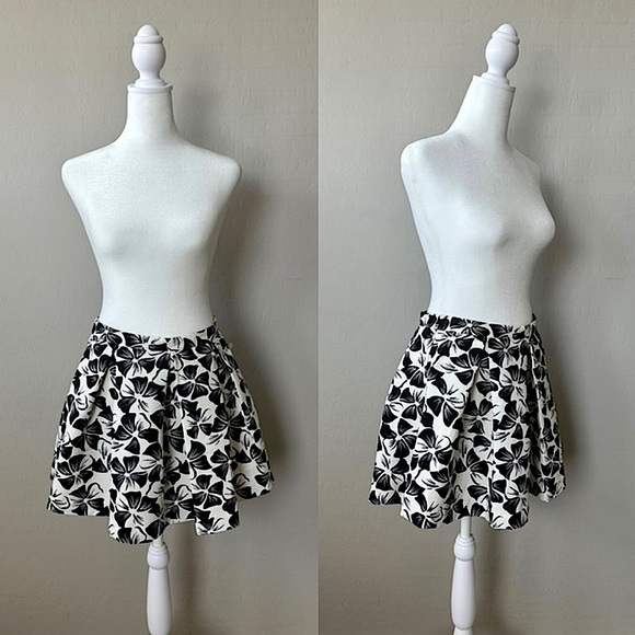 Forever 21 Dresses & Skirts - Forever 21 Floral Print Pleated Skirt